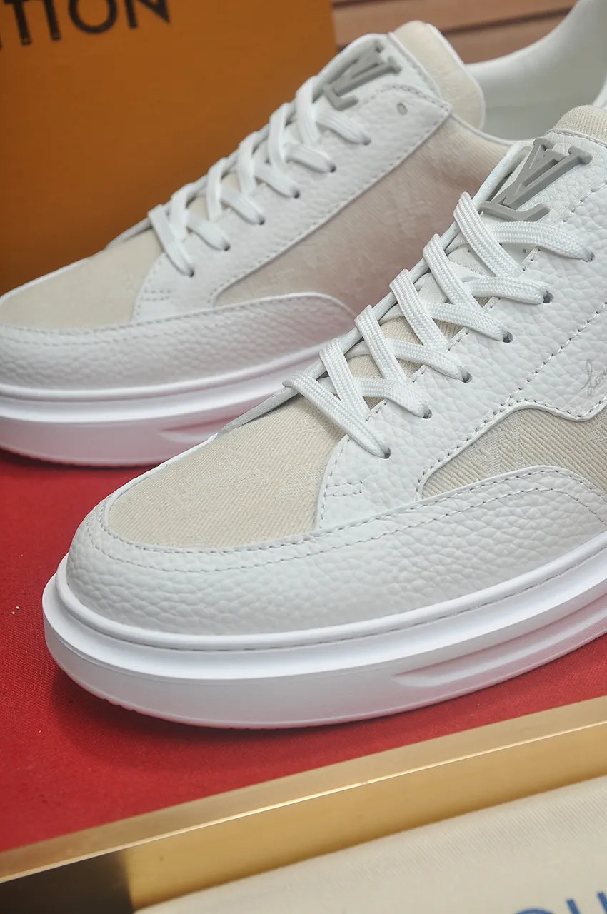 Men's men's shoes 💰640💶Original development, quality shipping, welcome to compare - LV sneaker series sports shoes introduce the loose silhouette of the ready-to-wear series into the spring and summer men's wear shows and make an eye-catching appearance. The cow leather upper is combined with rough fabric laces, and colorful beading highlights the brand's classic elements. LV letters mark the tongue and Monogram floral outsole. Mixed materials Made of top-grain cowhide, thick shoelace design, large Monogram print on the side, mesh lining and cotton feet, the comfort is as extreme as ever, premium heritage, quality first, worth owning! Size: Men’s 38-45 (45 is custom-made and cannot be returned or exchanged)